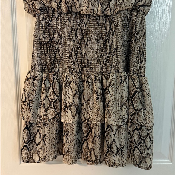 Snake Print Ruffle Sleeve Dress - Picture 3 of 4